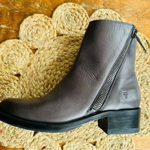 BRAND NEW, NEVER WORN, ORIGINAL PACKAGING, Women’s Frye Demi Zip Bootie, Size 8